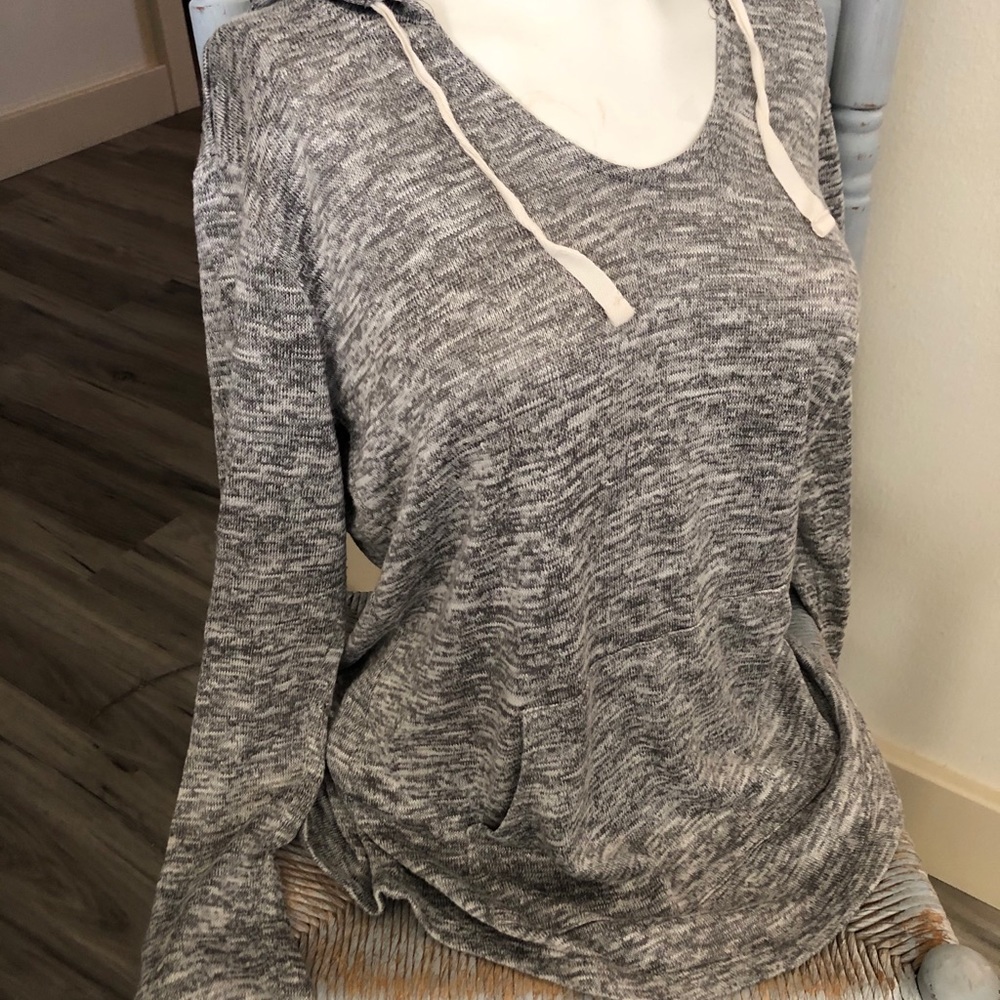 Lightweight hooded sweater/top